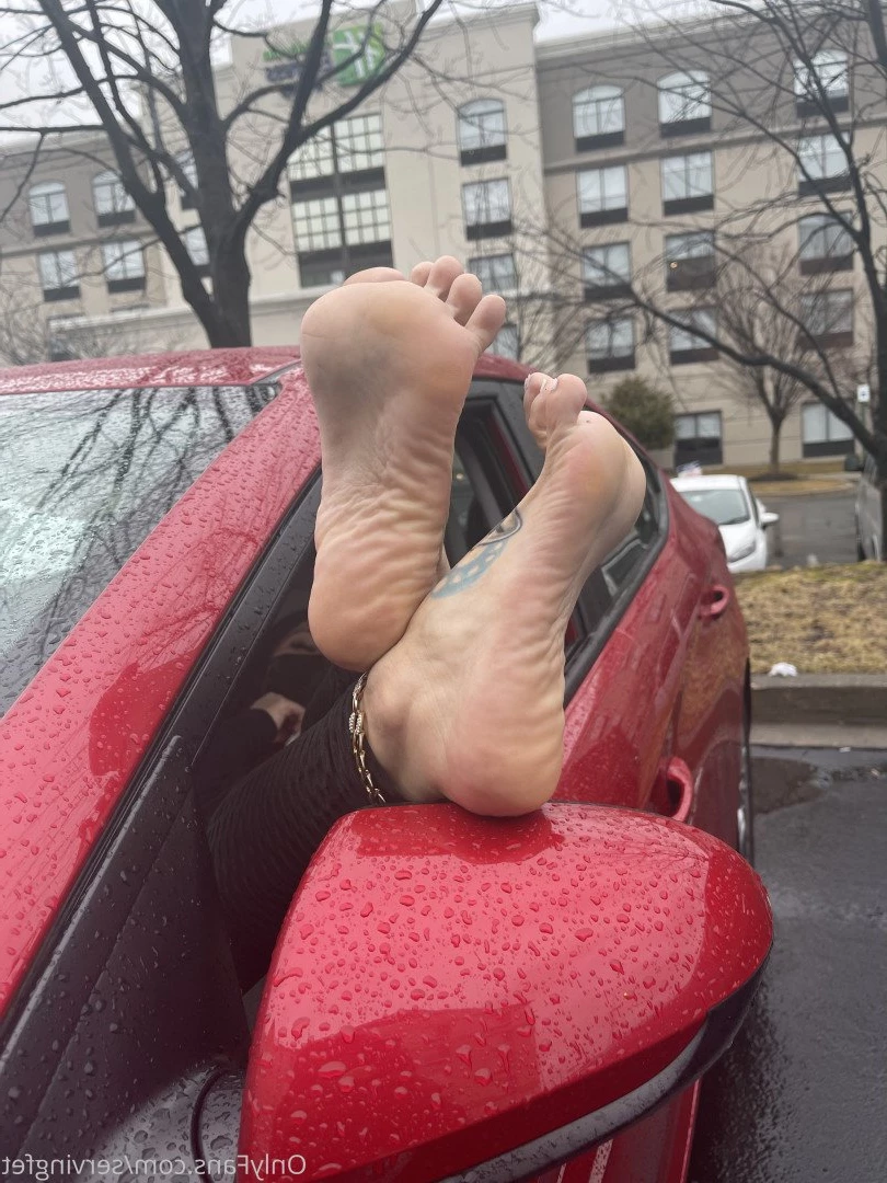 SERVINGBAREFEET [ servingfet ] Onlyfans leaked photo 5046366 on Hotleaks.tv