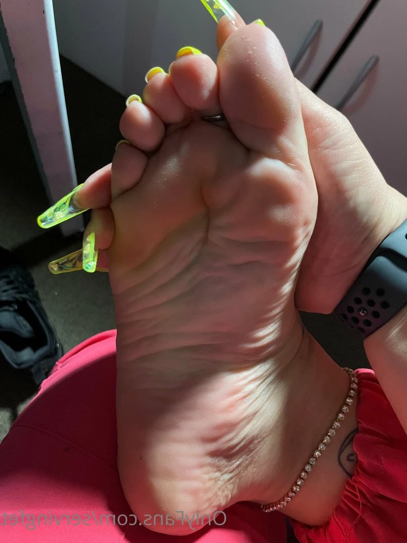 SERVINGBAREFEET [ servingfet ] Onlyfans leaked photo 5046712 on Hotleaks.tv