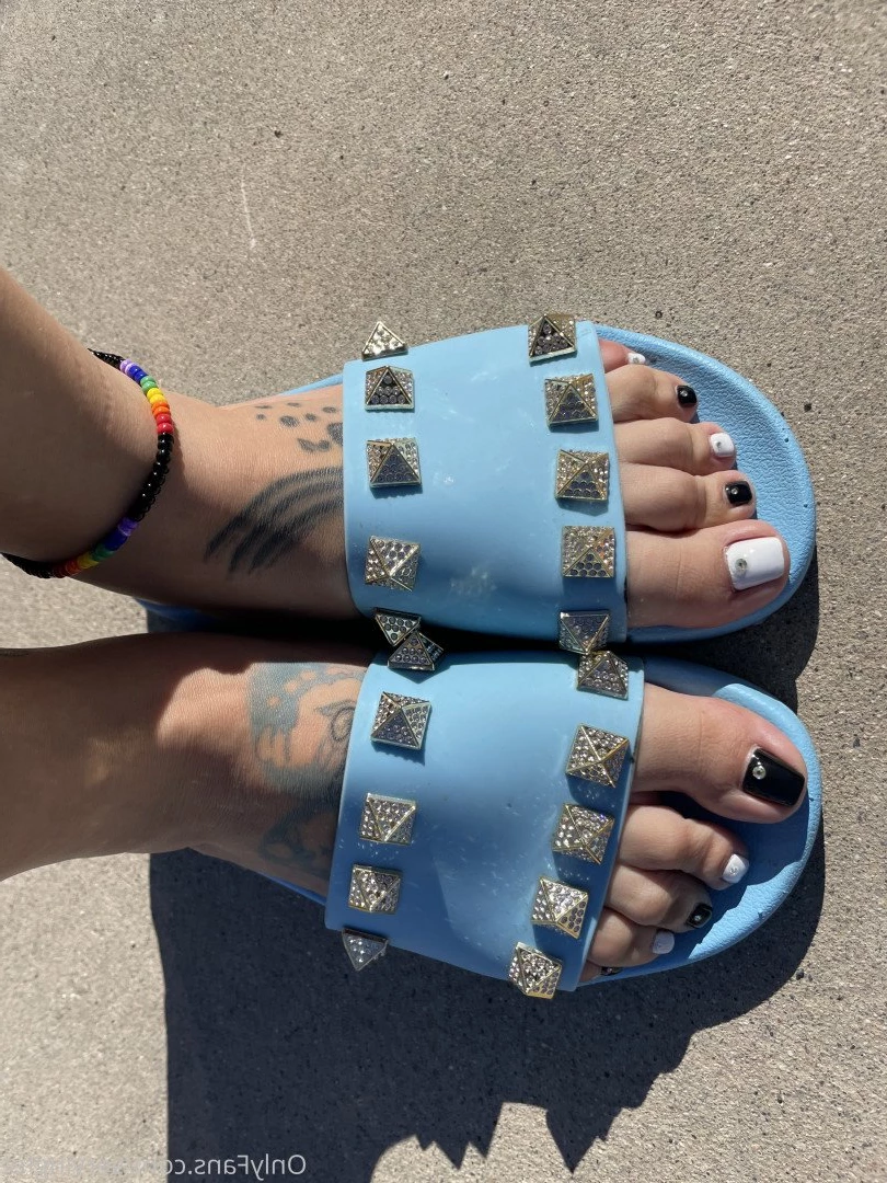 SERVINGBAREFEET [ servingfet ] Onlyfans leaked photo 5046946 on Hotleaks.tv