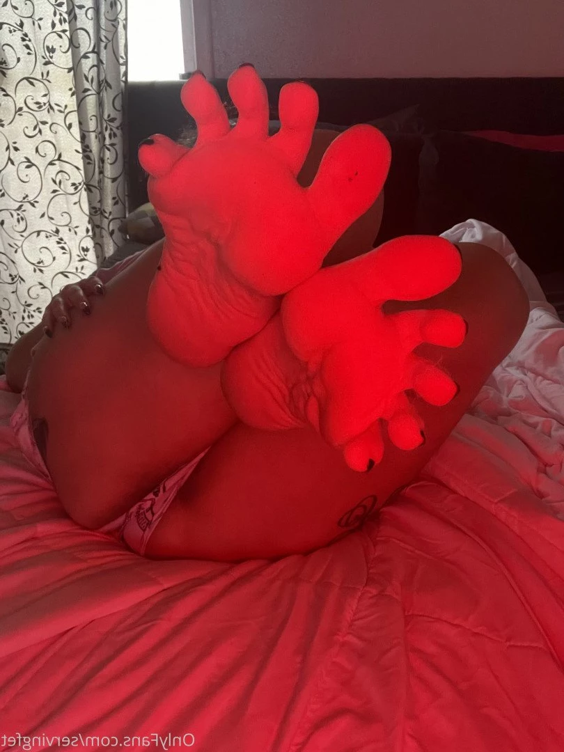 SERVINGBAREFEET [ servingfet ] Onlyfans leaked photo 5047085 on Hotleaks.tv