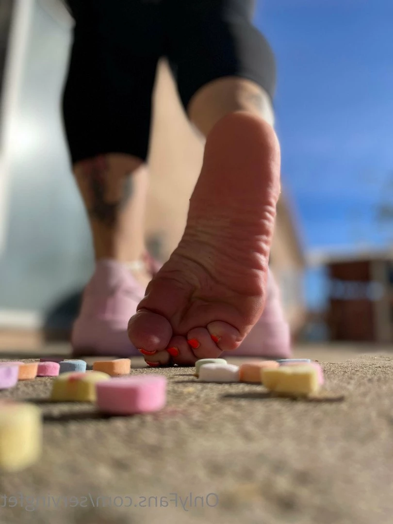 SERVINGBAREFEET [ servingfet ] Onlyfans leaked photo 5047218 on Hotleaks.tv
