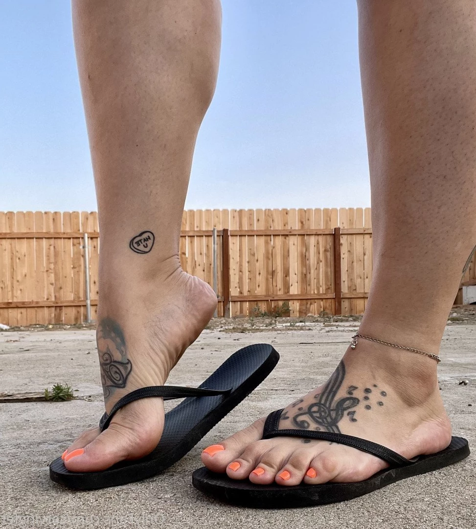 SERVINGBAREFEET [ servingfet ] Onlyfans leaked photo 5047657 on Hotleaks.tv