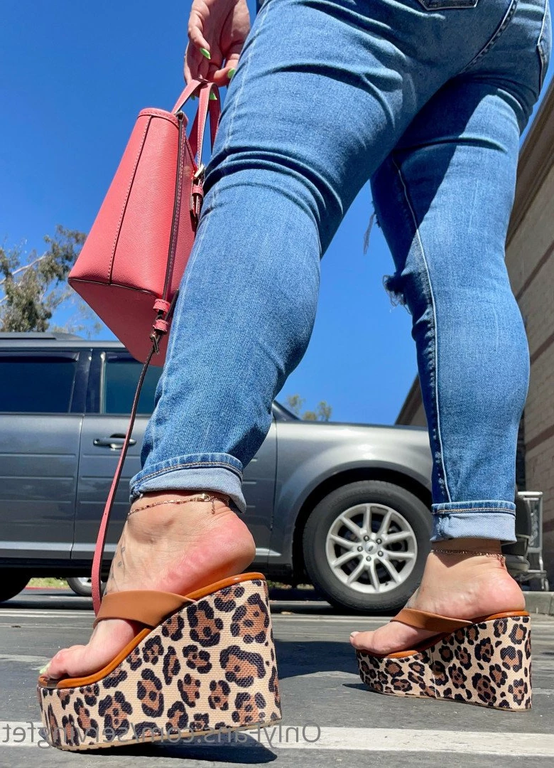 SERVINGBAREFEET [ servingfet ] Onlyfans leaked photo 5047971 on Hotleaks.tv