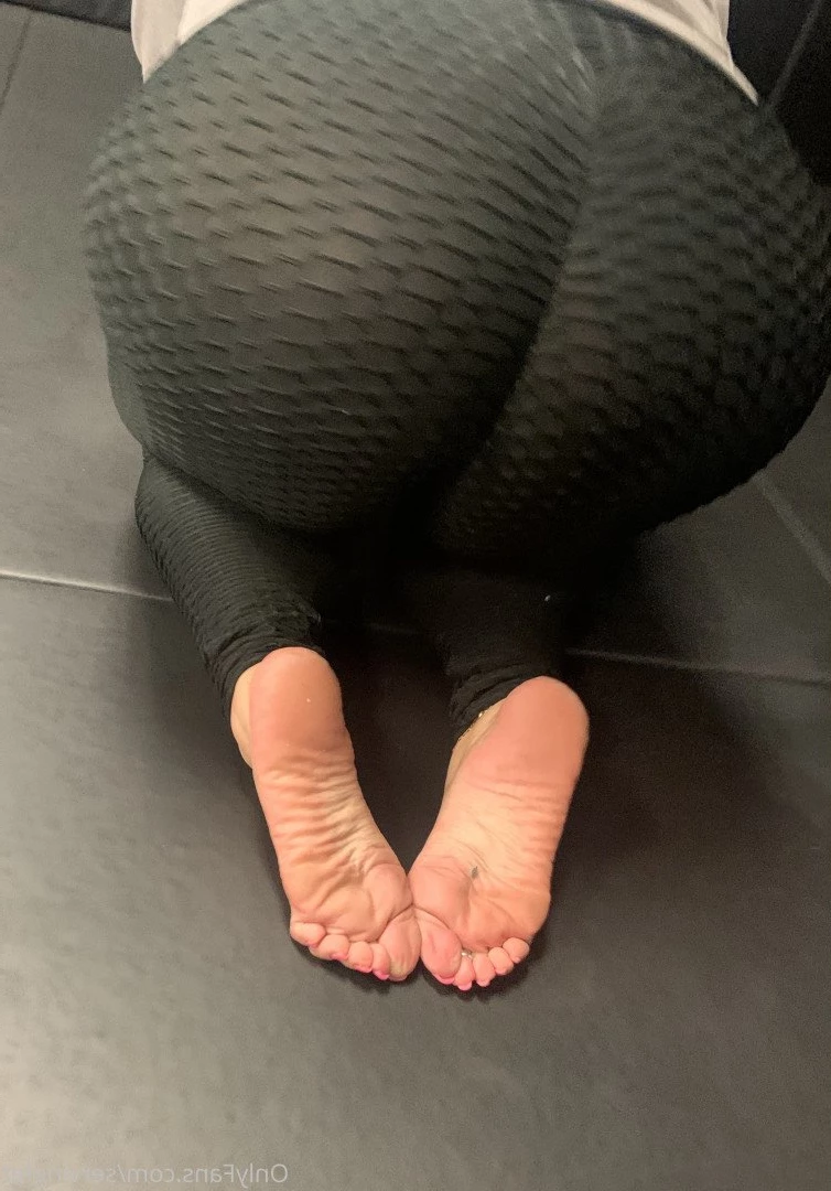 SERVINGBAREFEET [ servingfet ] Onlyfans leaked photo 5048351 on Hotleaks.tv