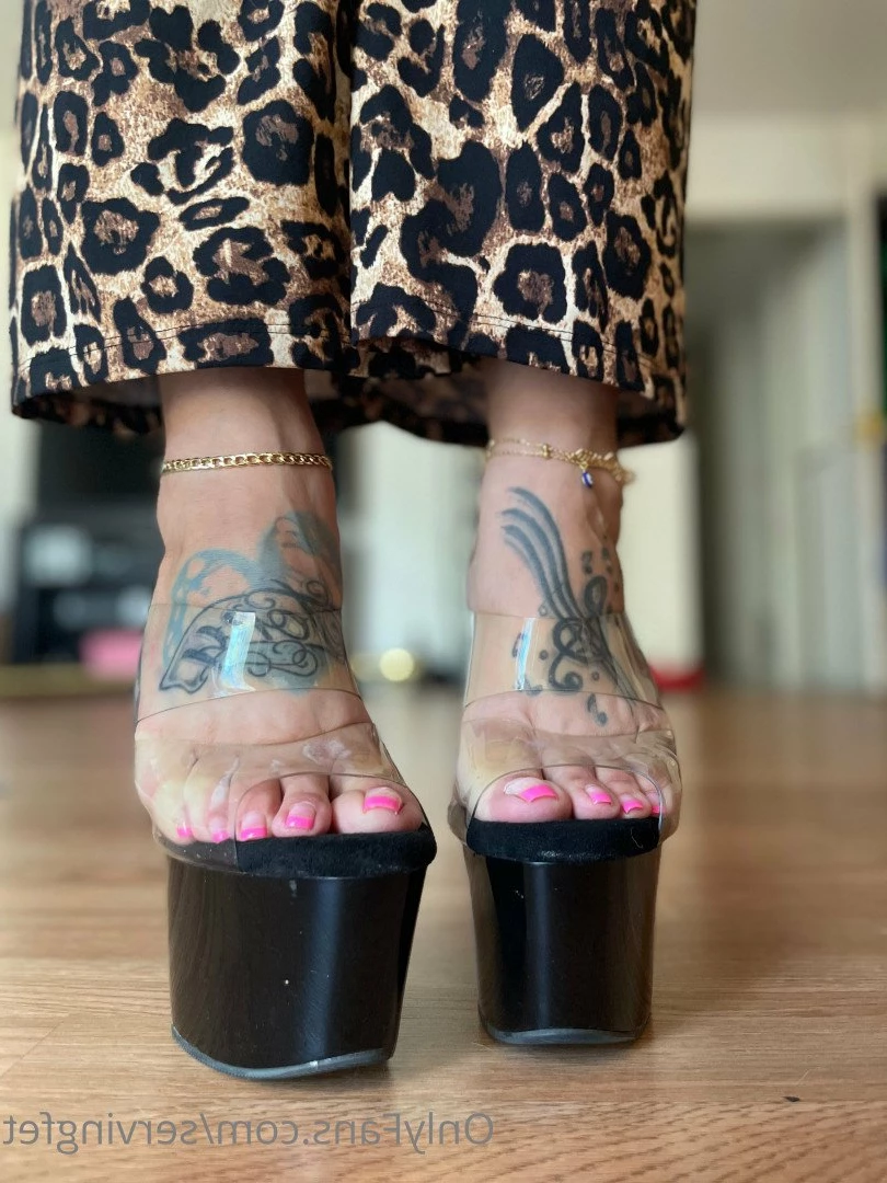 SERVINGBAREFEET [ servingfet ] Onlyfans leaked photo 5048636 on Hotleaks.tv