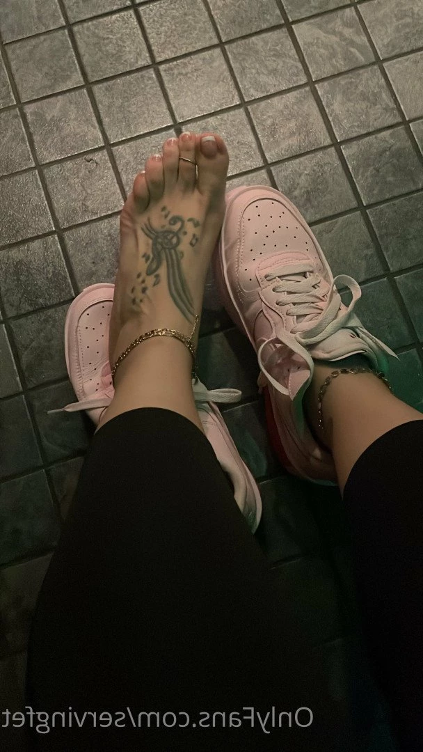 SERVINGBAREFEET [ servingfet ] Onlyfans leaked photo 5049087 on Hotleaks.tv
