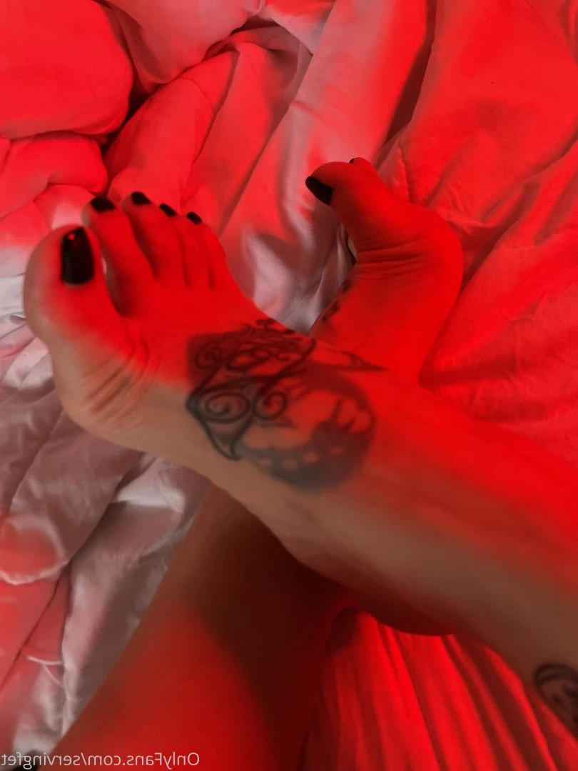 SERVINGBAREFEET [ servingfet ] Onlyfans leaked photo 5050411 on Hotleaks.tv