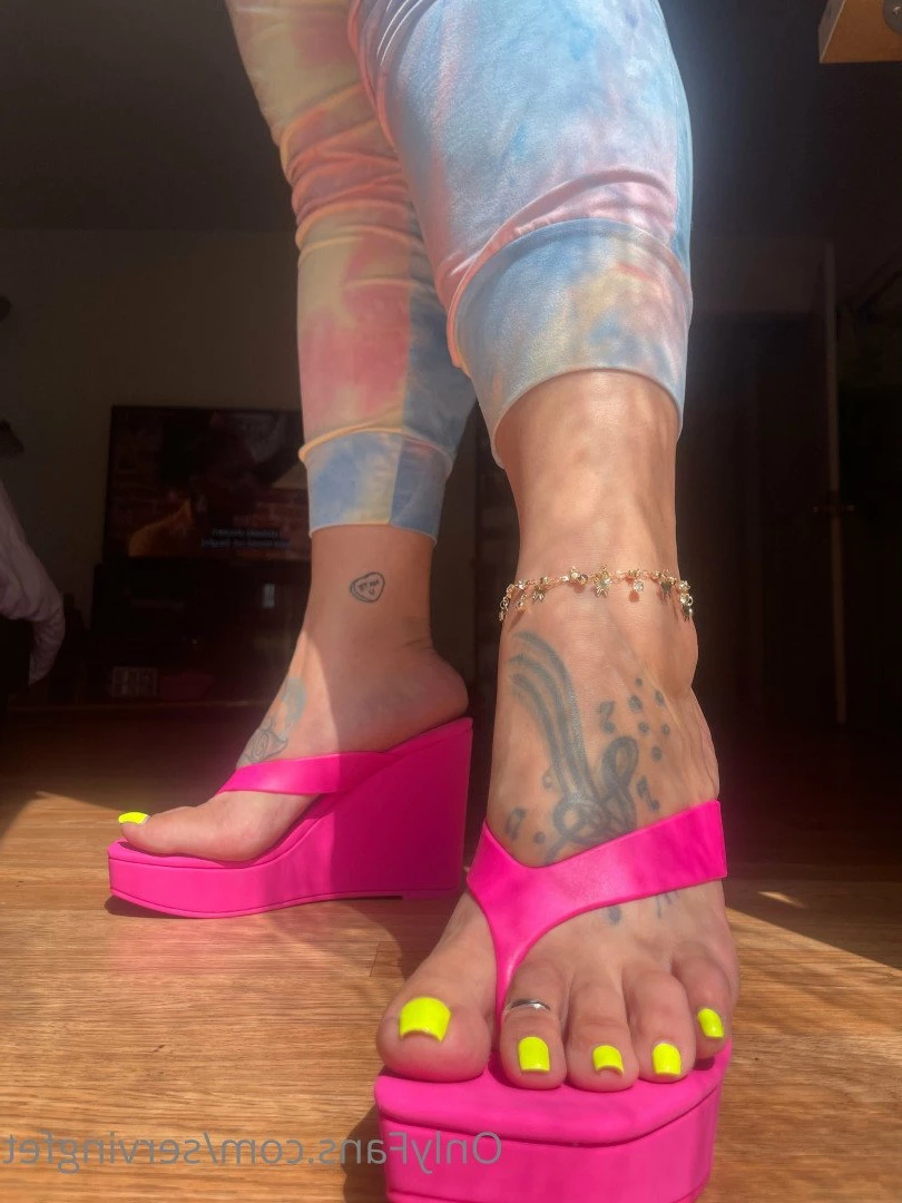 SERVINGBAREFEET [ servingfet ] Onlyfans leaked photo 5051025 on Hotleaks.tv