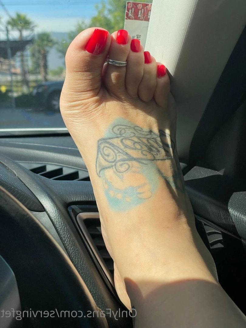 SERVINGBAREFEET [ servingfet ] Onlyfans leaked photo 5051251 on Hotleaks.tv