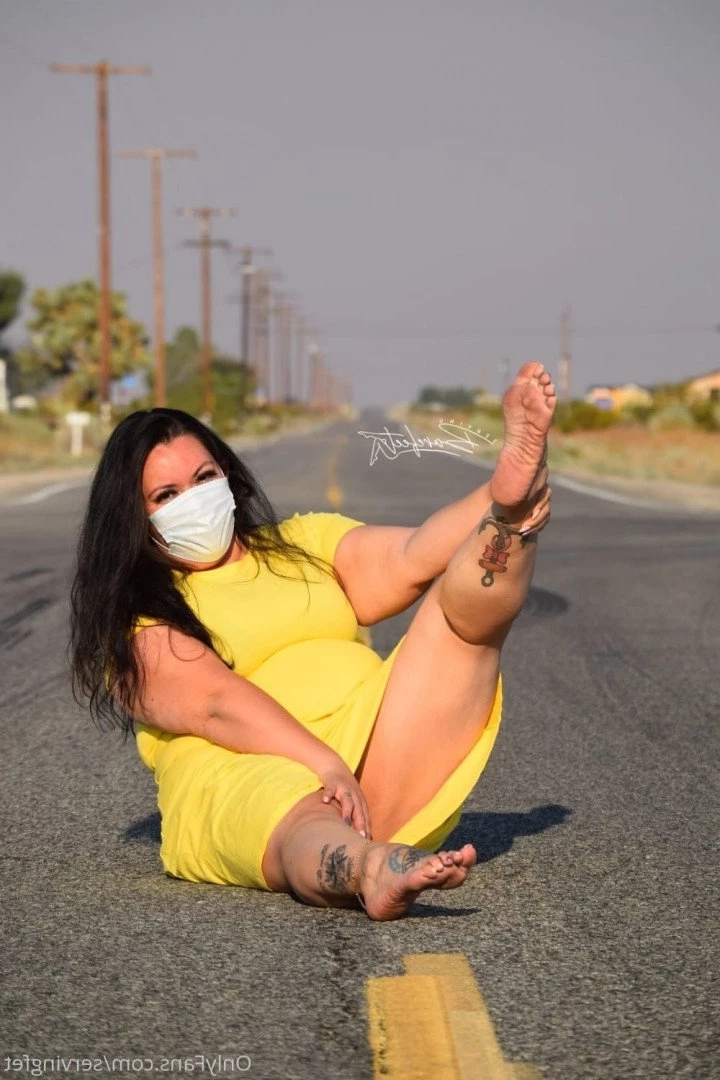 SERVINGBAREFEET [ servingfet ] Onlyfans leaked photo 5051275 on Hotleaks.tv