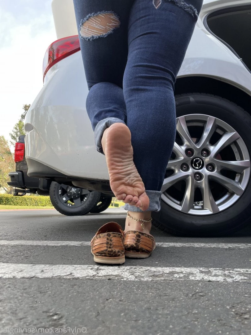SERVINGBAREFEET [ servingfet ] Onlyfans leaked photo 5051488 on Hotleaks.tv
