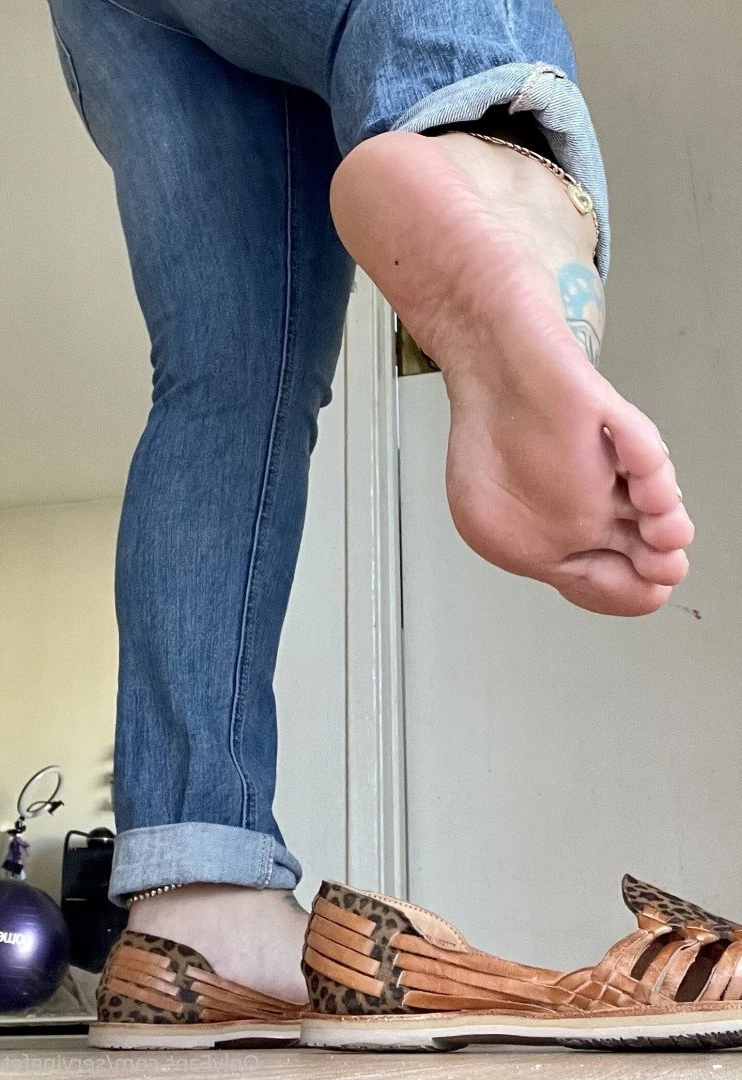 SERVINGBAREFEET [ servingfet ] Onlyfans leaked photo 5051861 on Hotleaks.tv
