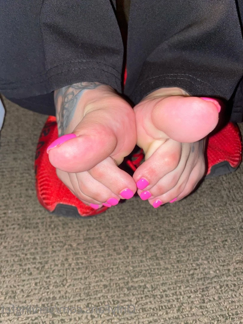 SERVINGBAREFEET [ servingfet ] Onlyfans leaked photo 5051878 on Hotleaks.tv