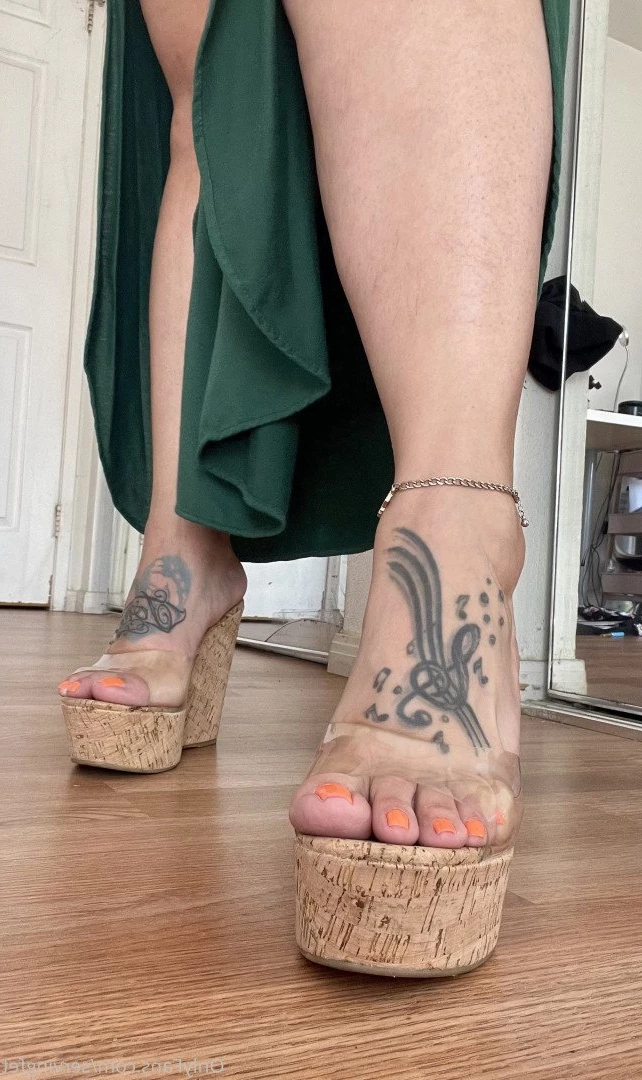SERVINGBAREFEET [ servingfet ] Onlyfans leaked photo 5052173 on Hotleaks.tv