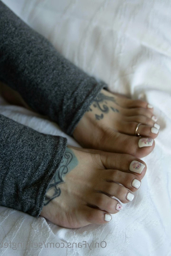 SERVINGBAREFEET [ servingfet ] Onlyfans leaked photo 5052311 on Hotleaks.tv