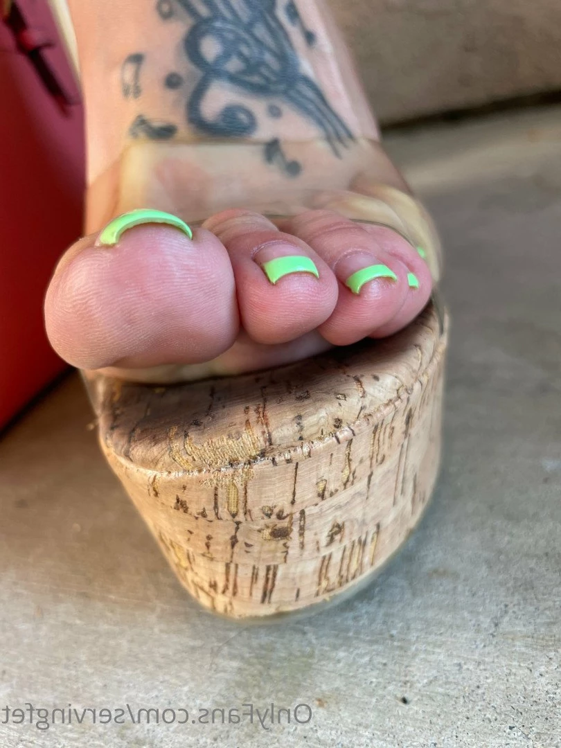 SERVINGBAREFEET [ servingfet ] Onlyfans leaked photo 5052376 on Hotleaks.tv
