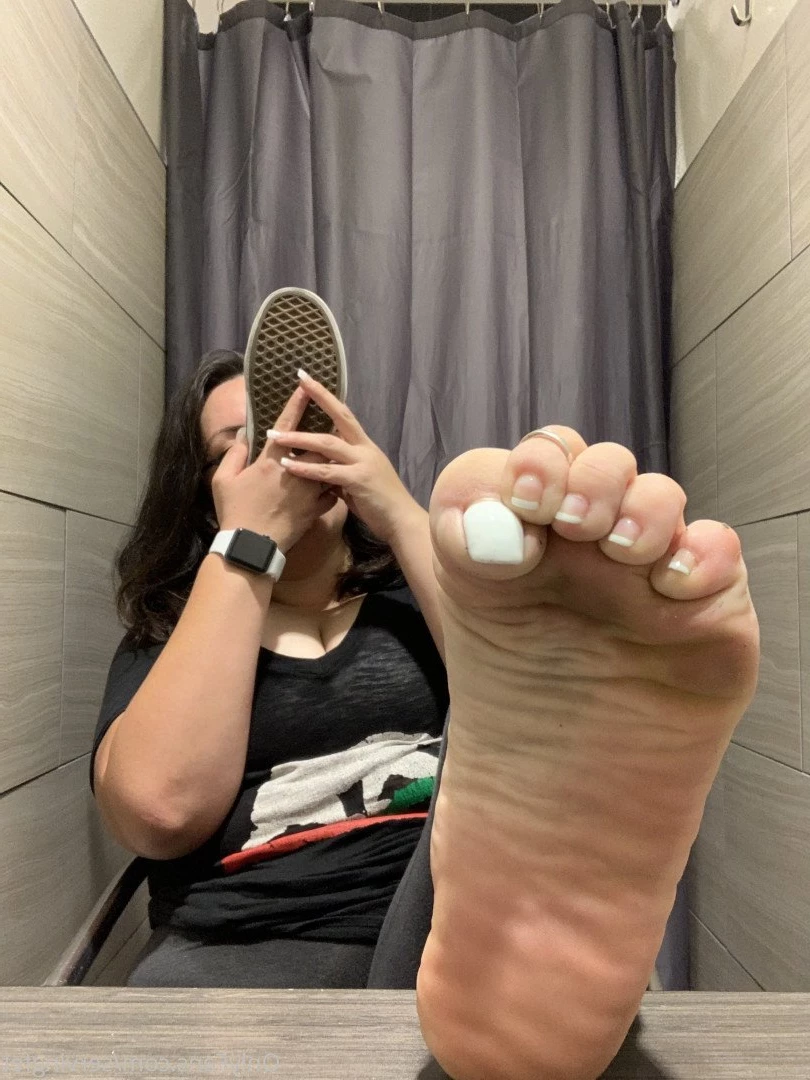 SERVINGBAREFEET [ servingfet ] Onlyfans leaked photo 5054001 on Hotleaks.tv