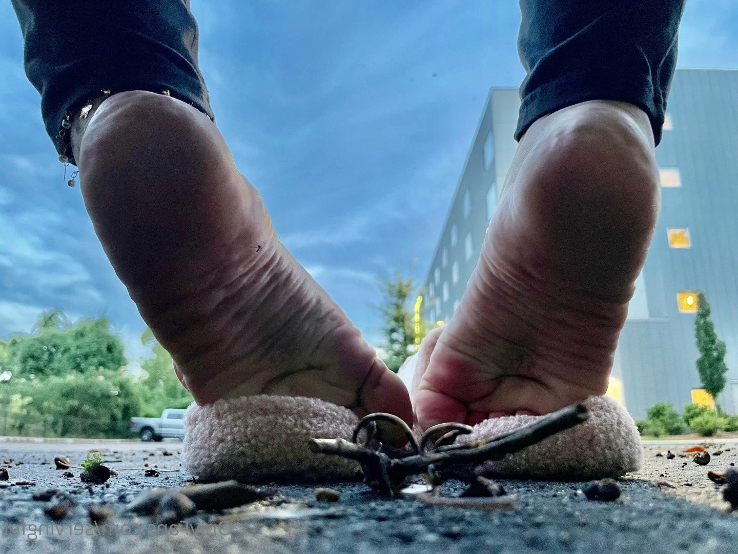 SERVINGBAREFEET [ servingfet ] Onlyfans leaked photo 5066120 on Hotleaks.tv
