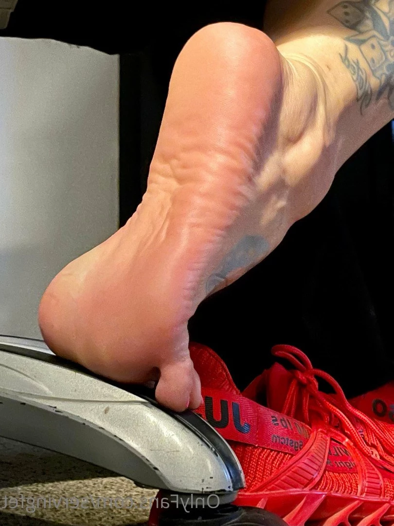 SERVINGBAREFEET [ servingfet ] Onlyfans leaked photo 5068799 on Hotleaks.tv