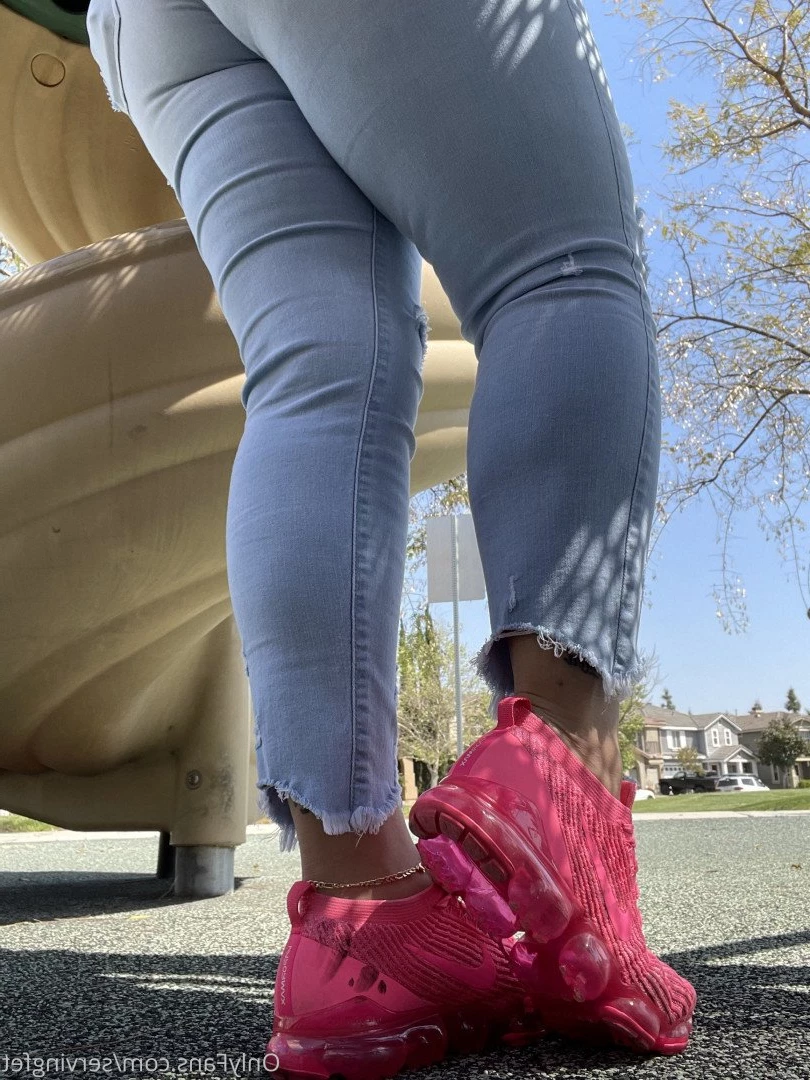 SERVINGBAREFEET [ servingfet ] Onlyfans leaked photo 5069482 on Hotleaks.tv