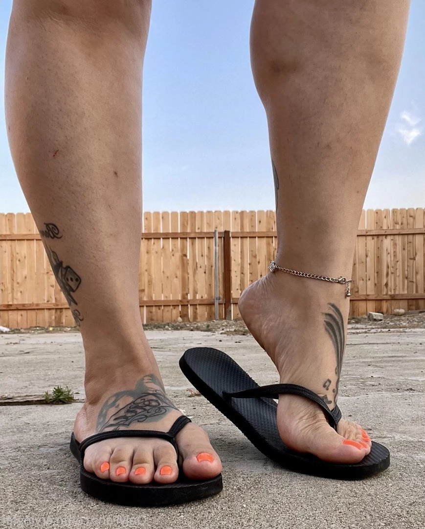 SERVINGBAREFEET [ servingfet ] Onlyfans leaked photo 5070225 on Hotleaks.tv