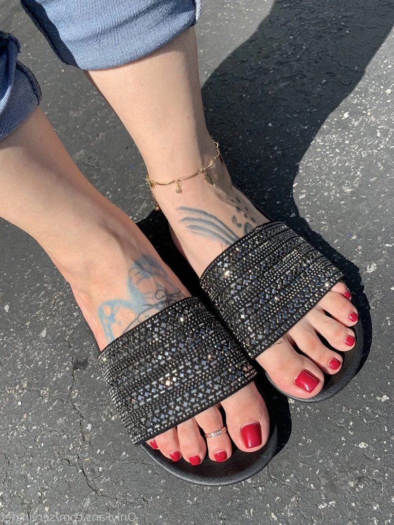 SERVINGBAREFEET [ servingfet ] Onlyfans leaked photo 5070589 on Hotleaks.tv