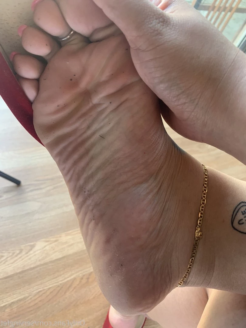 SERVINGBAREFEET [ servingfet ] Onlyfans leaked photo 5071587 on Hotleaks.tv
