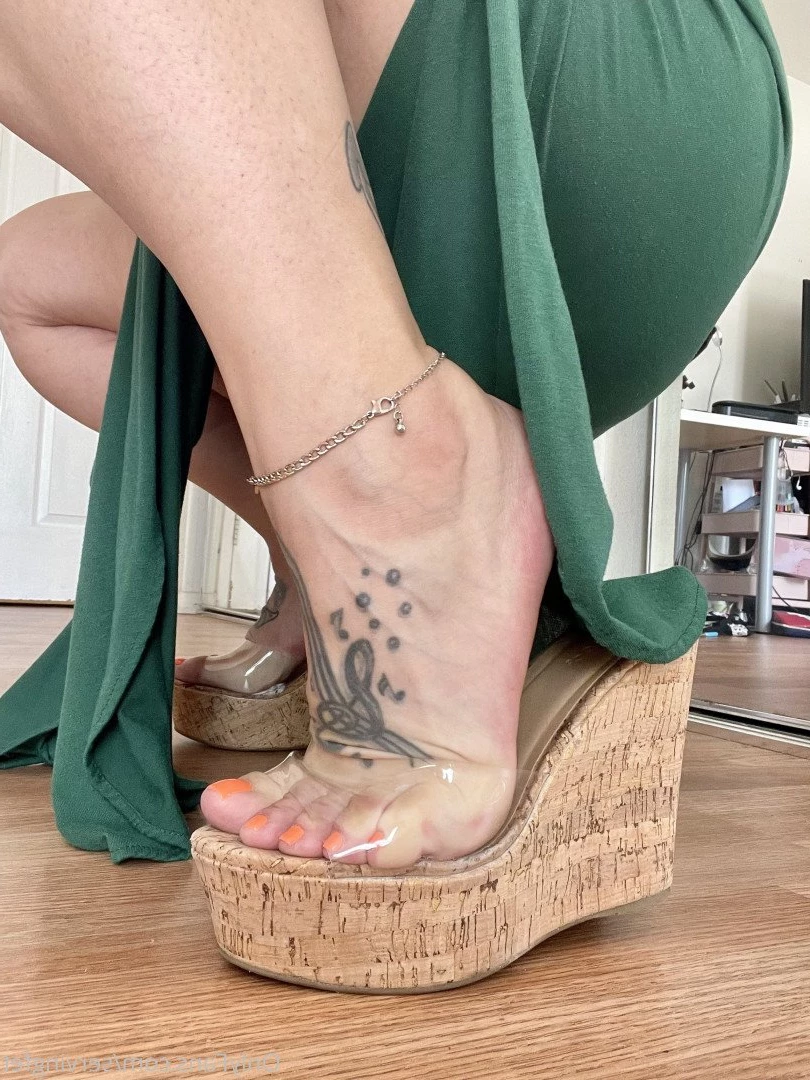 SERVINGBAREFEET [ servingfet ] Onlyfans leaked photo 5072983 on Hotleaks.tv