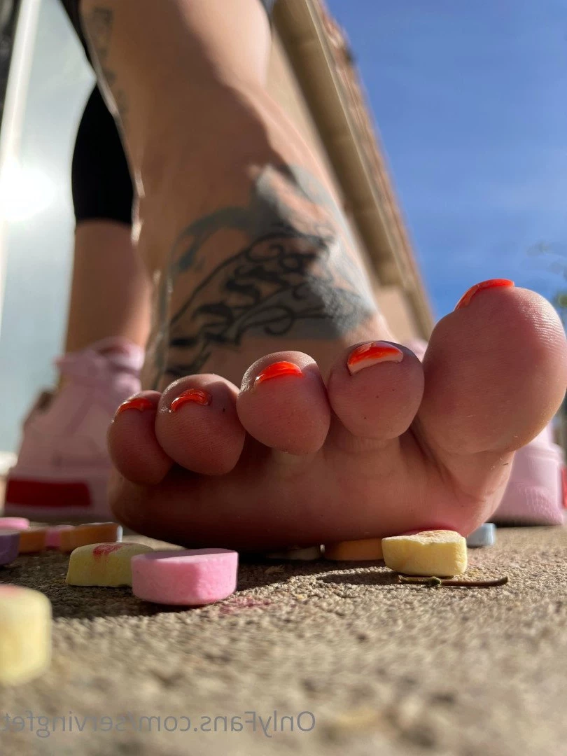 SERVINGBAREFEET [ servingfet ] Onlyfans leaked photo 5073746 on Hotleaks.tv