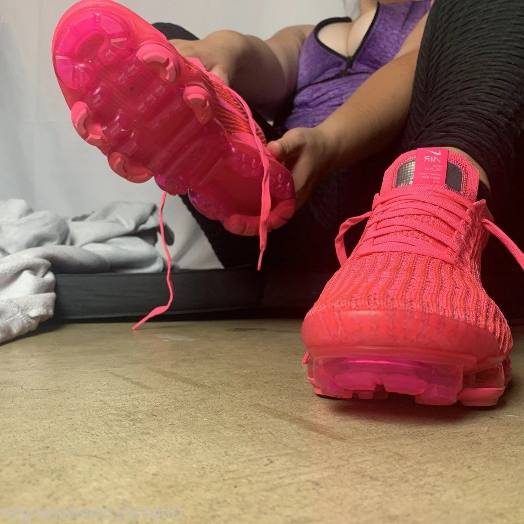 SERVINGBAREFEET [ servingfet ] Onlyfans leaked photo 5074437 on Hotleaks.tv