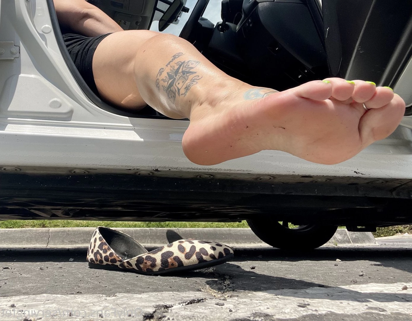 SERVINGBAREFEET [ servingfet ] Onlyfans leaked photo 5075250 on Hotleaks.tv