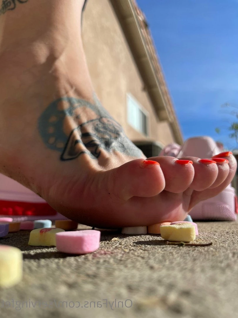 SERVINGBAREFEET [ servingfet ] Onlyfans leaked photo 5076725 on Hotleaks.tv