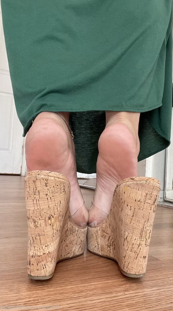 SERVINGBAREFEET [ servingfet ] Onlyfans leaked photo 5079135 on Hotleaks.tv