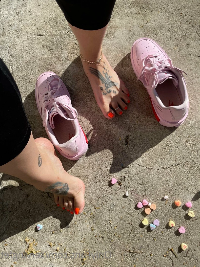 SERVINGBAREFEET [ servingfet ] Onlyfans leaked photo 5079251 on Hotleaks.tv