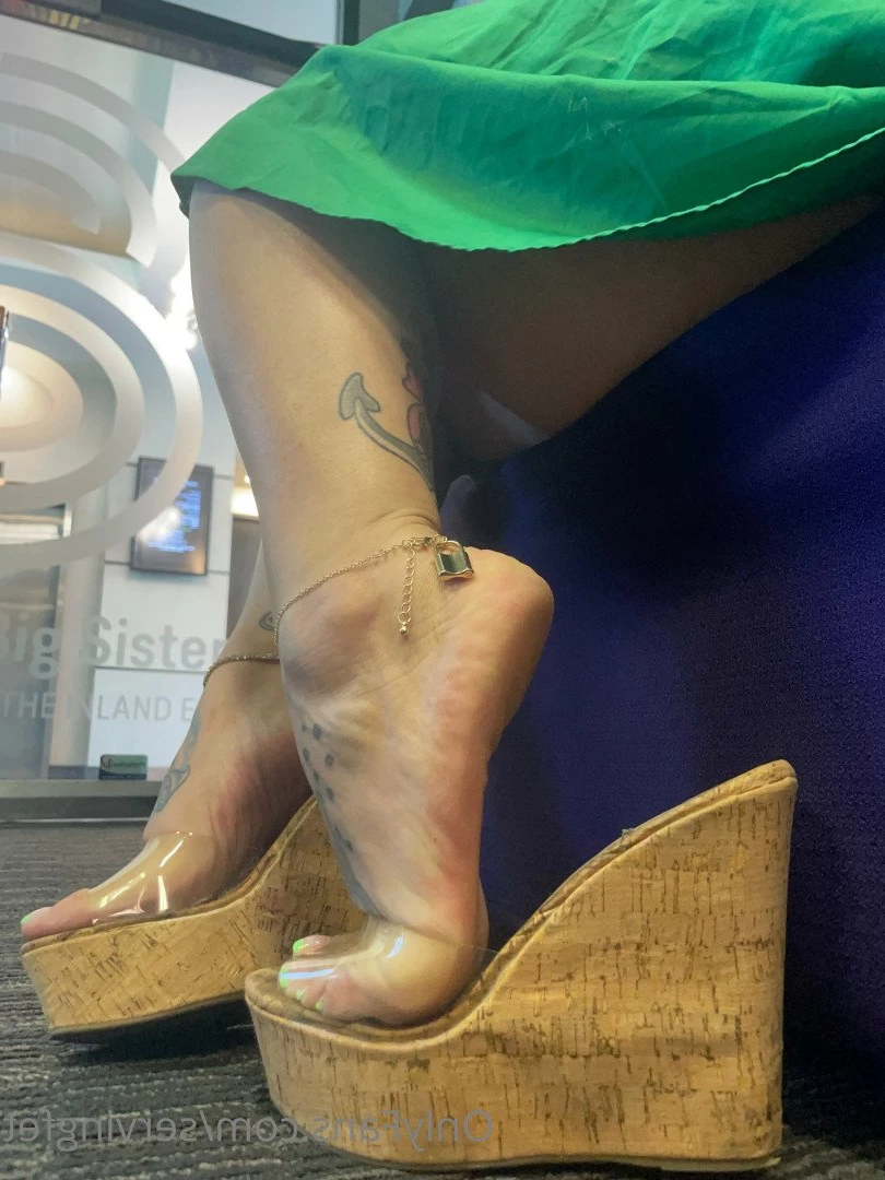 SERVINGBAREFEET [ servingfet ] Onlyfans leaked photo 5079381 on Hotleaks.tv
