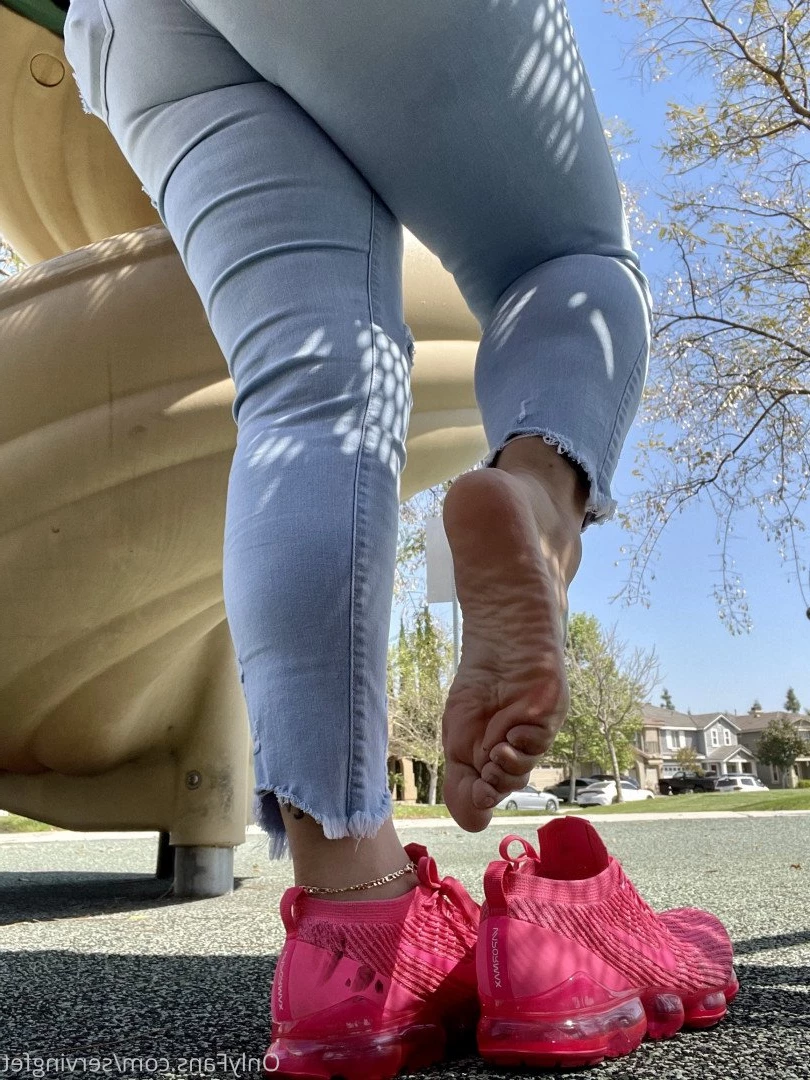 SERVINGBAREFEET [ servingfet ] Onlyfans leaked photo 5079735 on Hotleaks.tv