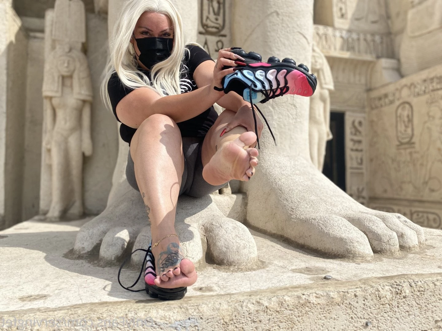SERVINGBAREFEET [ servingfet ] Onlyfans leaked photo 5079793 on Hotleaks.tv