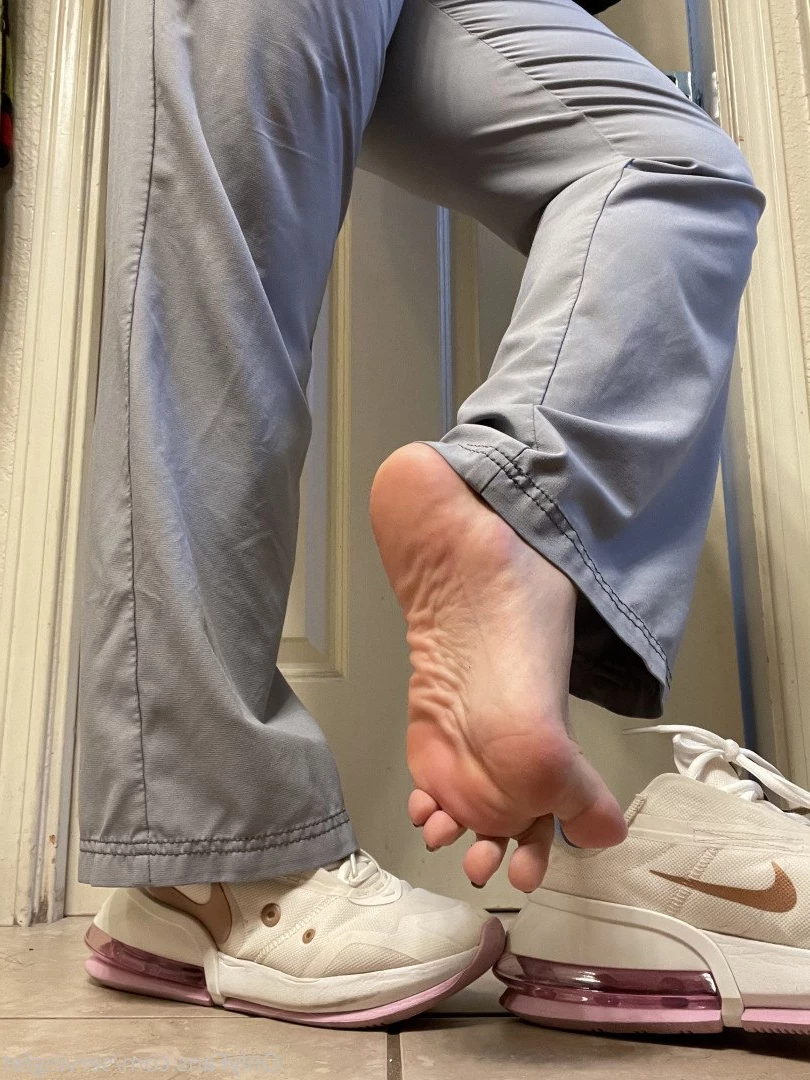 SERVINGBAREFEET [ servingfet ] Onlyfans leaked photo 5080806 on Hotleaks.tv