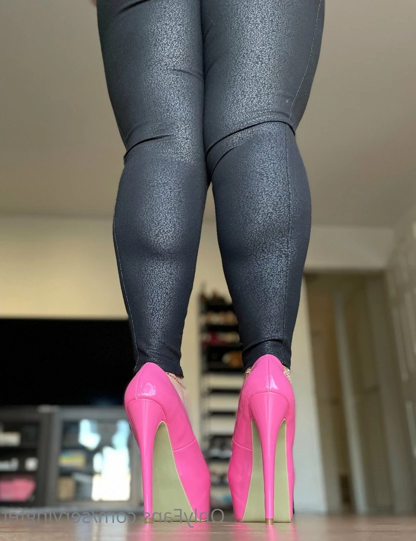 SERVINGBAREFEET [ servingfet ] Onlyfans leaked photo 5083460 on Hotleaks.tv