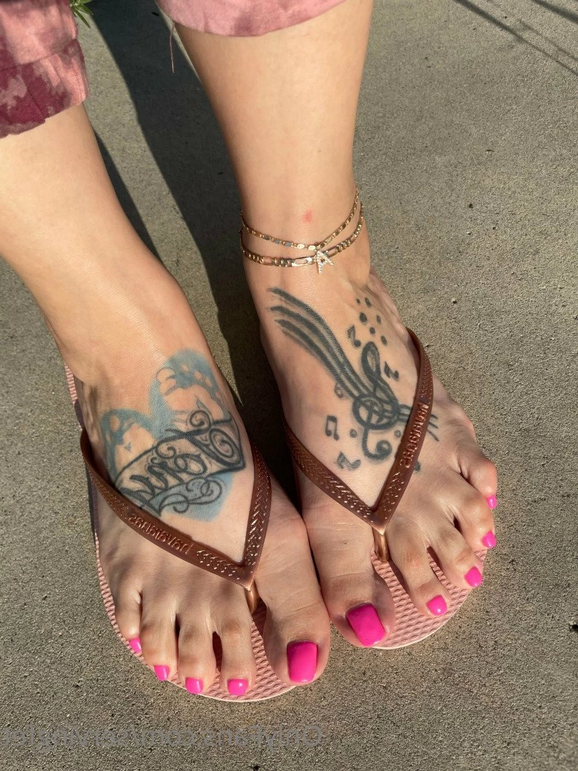 SERVINGBAREFEET [ servingfet ] Onlyfans leaked photo 5085478 on Hotleaks.tv