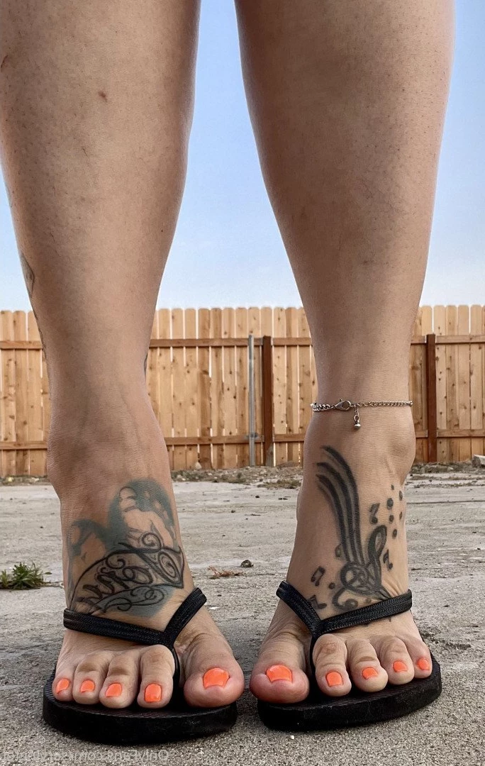 SERVINGBAREFEET [ servingfet ] Onlyfans leaked photo 5088097 on Hotleaks.tv