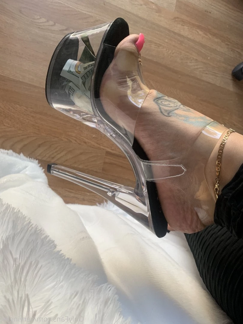 SERVINGBAREFEET [ servingfet ] Onlyfans leaked photo 5089338 on Hotleaks.tv