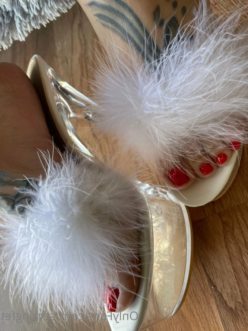 SERVINGBAREFEET [ servingfet ] Onlyfans leaked photo 5089398 on Hotleaks.tv