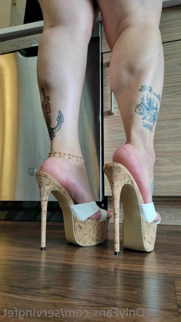 SERVINGBAREFEET [ servingfet ] Onlyfans leaked photo 5089480 on Hotleaks.tv