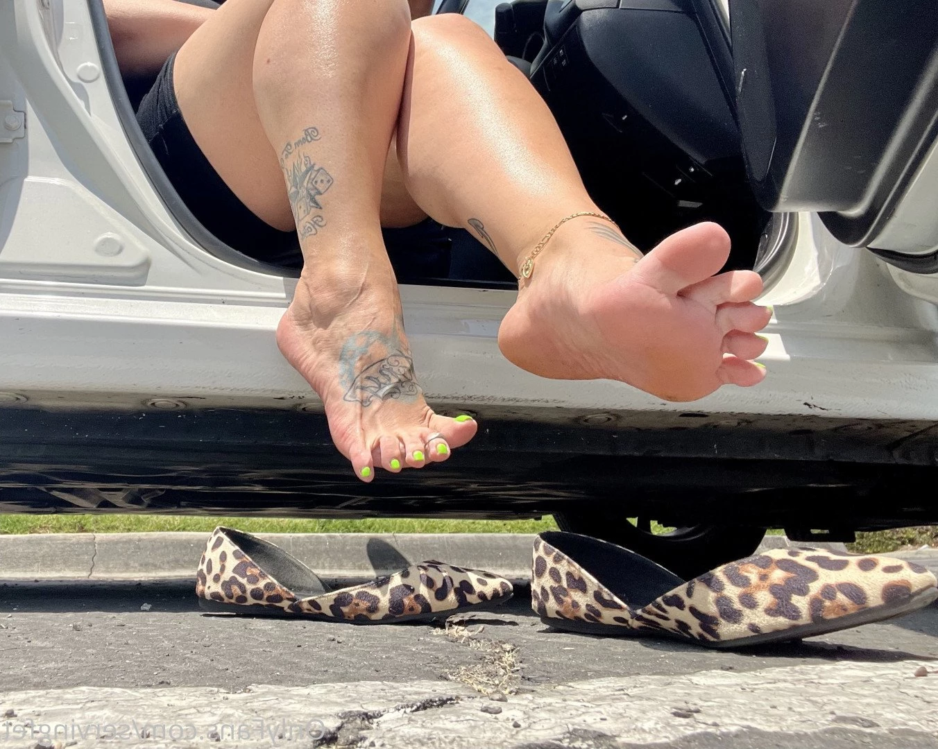 SERVINGBAREFEET [ servingfet ] Onlyfans leaked photo 5089782 on Hotleaks.tv