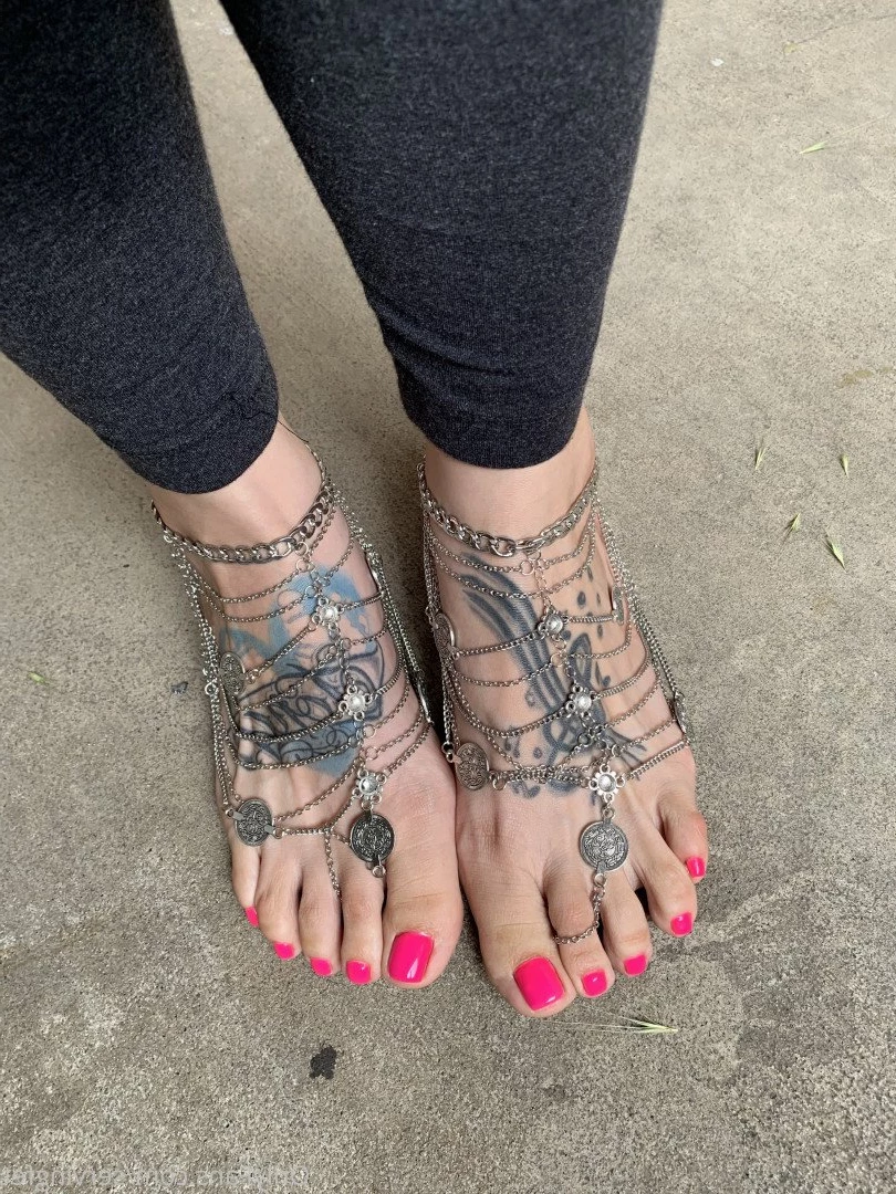 SERVINGBAREFEET [ servingfet ] Onlyfans leaked photo 5089873 on Hotleaks.tv