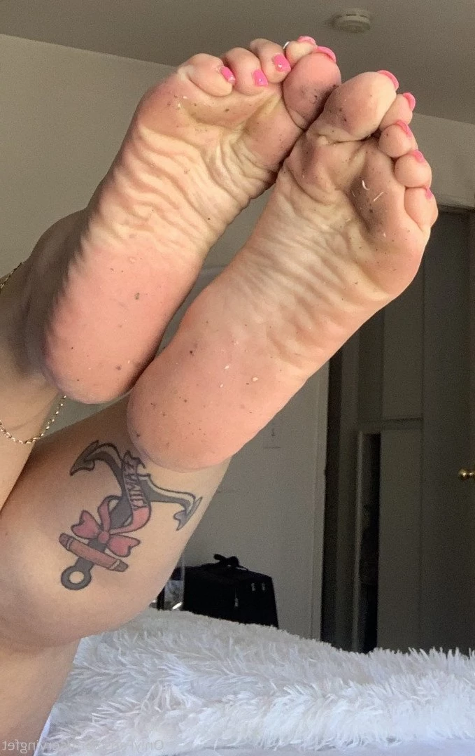 SERVINGBAREFEET [ servingfet ] Onlyfans leaked photo 5091252 on Hotleaks.tv