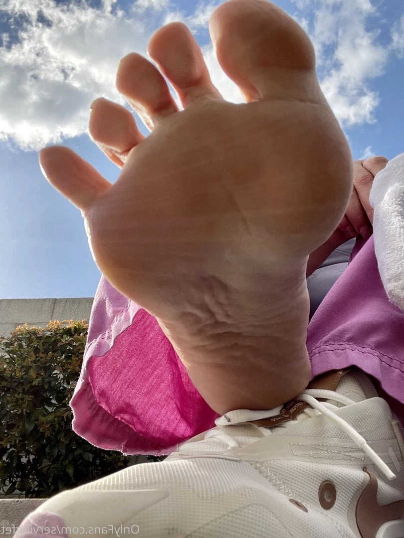 SERVINGBAREFEET [ servingfet ] Onlyfans leaked photo 5092723 on Hotleaks.tv