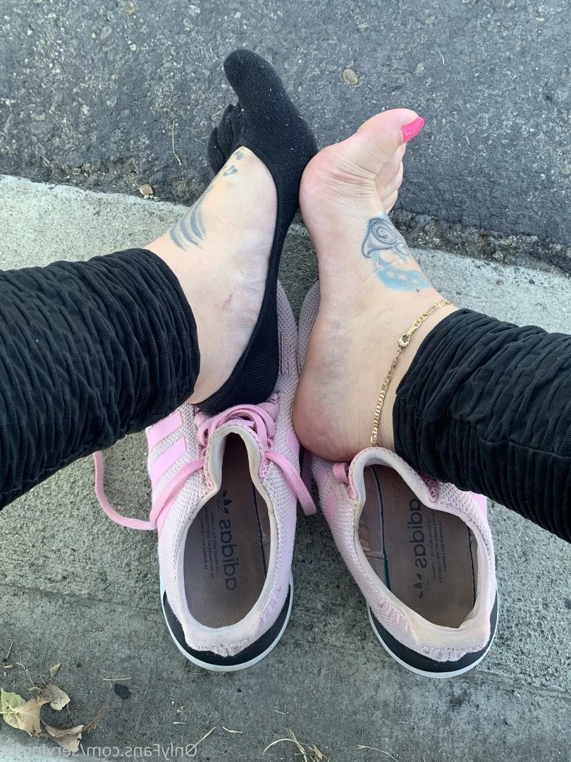 SERVINGBAREFEET [ servingfet ] Onlyfans leaked photo 5093295 on Hotleaks.tv