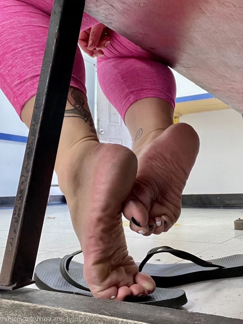 SERVINGBAREFEET [ servingfet ] Onlyfans leaked photo 5094501 on Hotleaks.tv